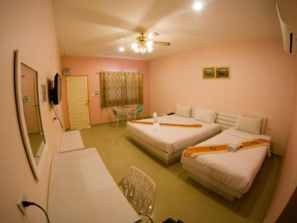 Holland Resort Phuket Esterno foto